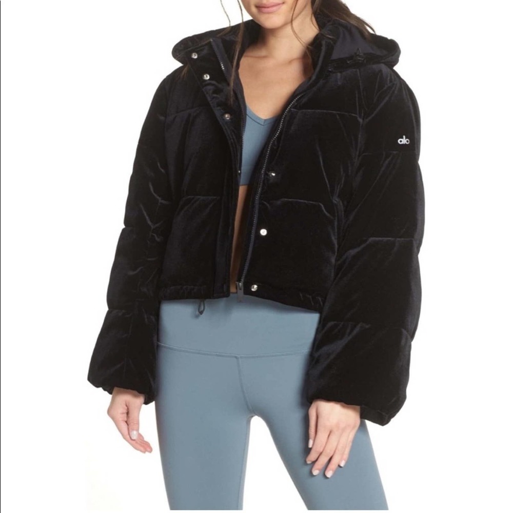 Alo Yoga Black Puffer Velvet Quilted Jacket Cropped sz M medium